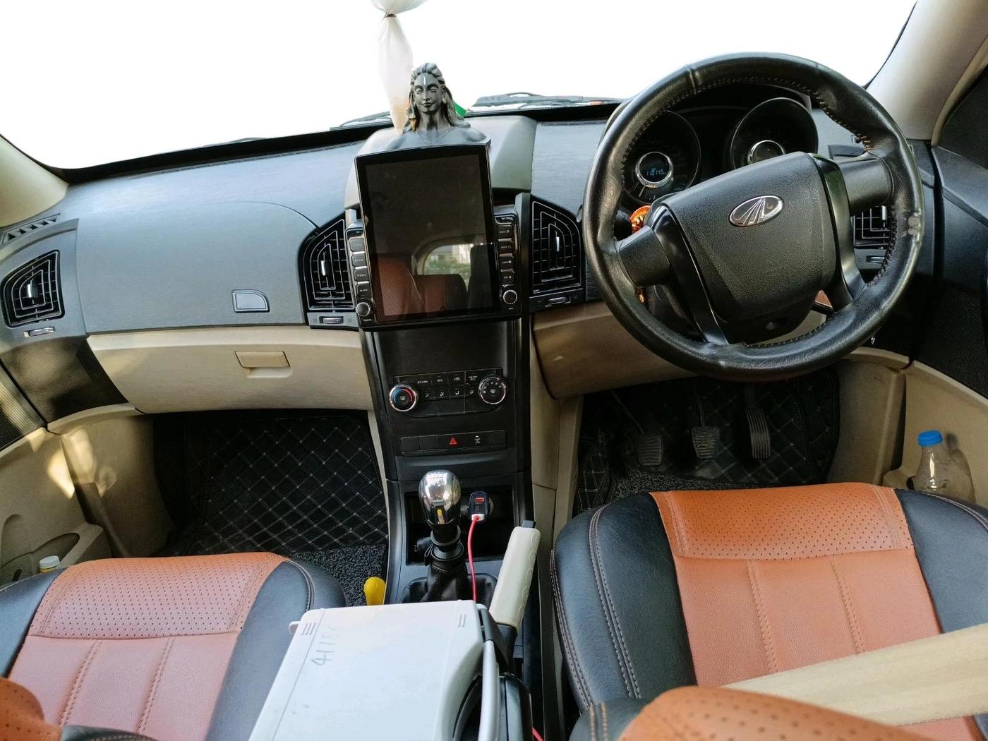 2017 Mahindra XUV500 W4, Diesel, Manual, 1,10,145 km, interior