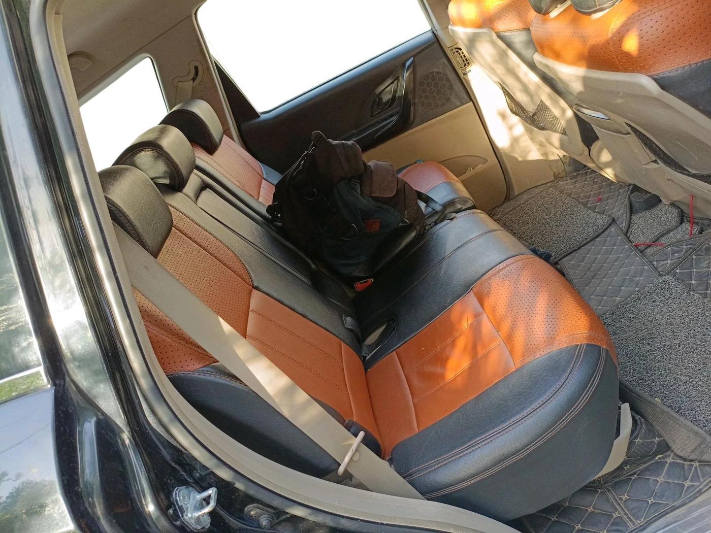 2017 Mahindra XUV500 W4, Diesel, Manual, 1,10,145 km, interior