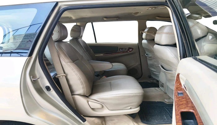 2007 Toyota Innova V 2.5 7 STR, Diesel, Manual, 2,60,722 km, interior