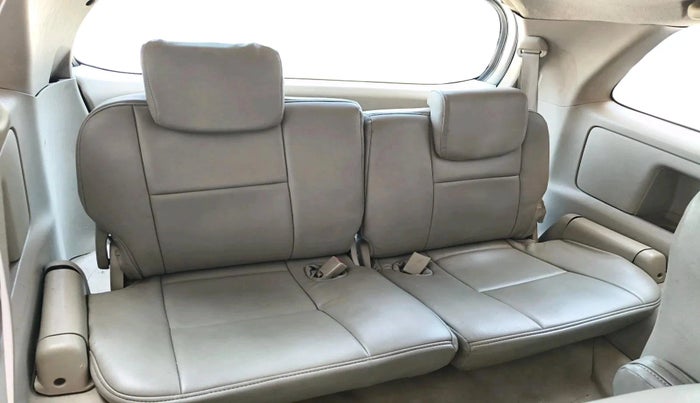 2007 Toyota Innova V 2.5 7 STR, Diesel, Manual, 2,60,722 km, interior