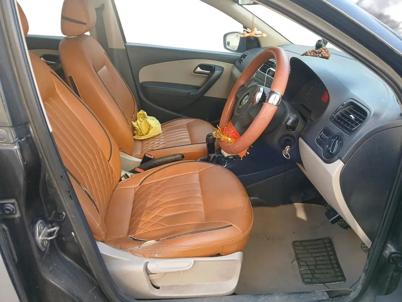 2012 Volkswagen Polo TRENDLINE 1.2L PETROL, CNG, Manual, 9,100 km, interior