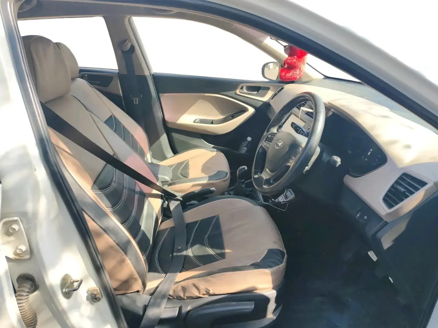 2017 Hyundai Elite i20 ASTA 1.2 (O), CNG, Manual, 1,50,151 km, interior