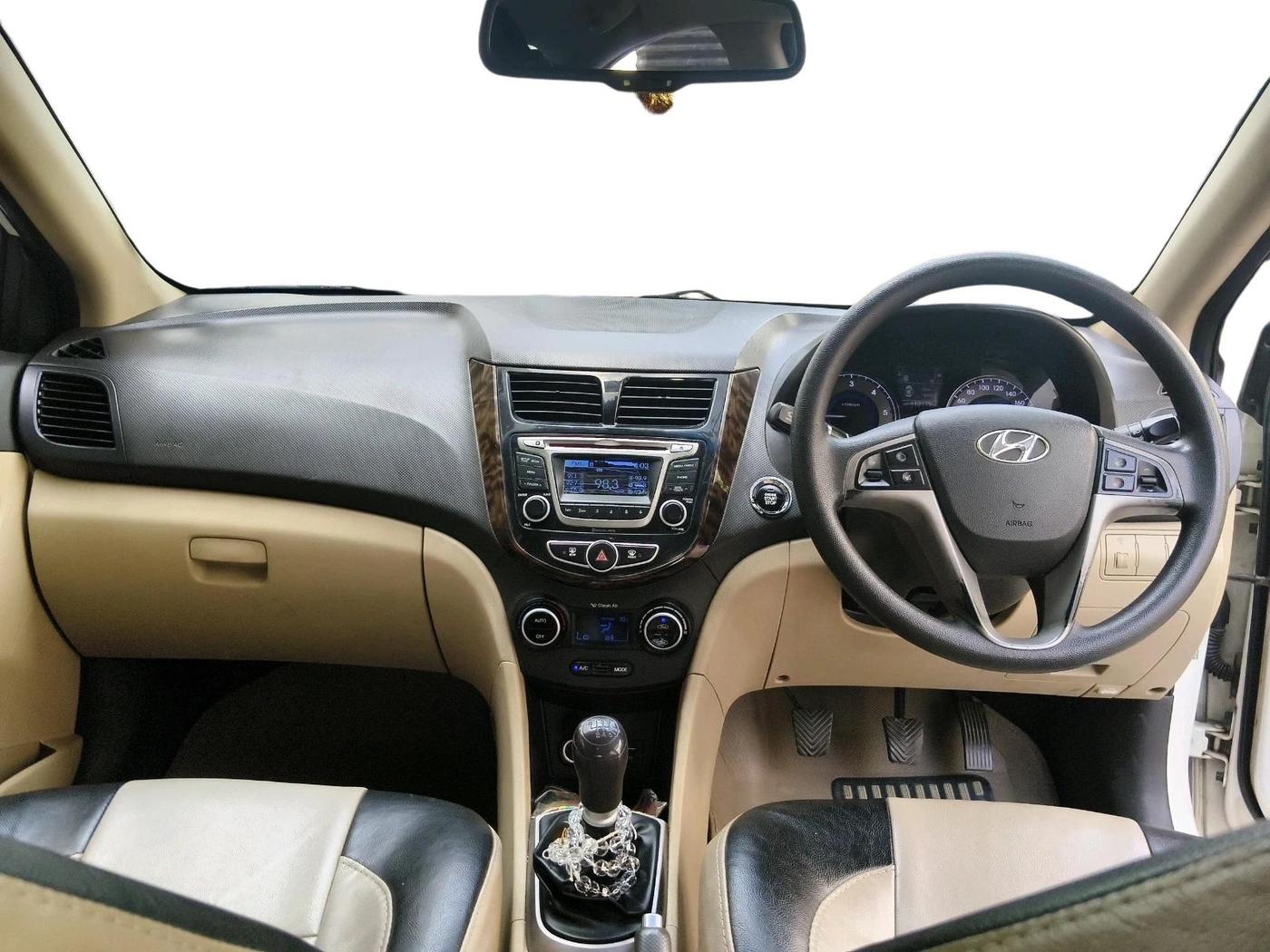 2015 Hyundai Verna FLUIDIC 1.6 CRDI S(O) 4S, Diesel, Manual, 1,13,119 km, interior