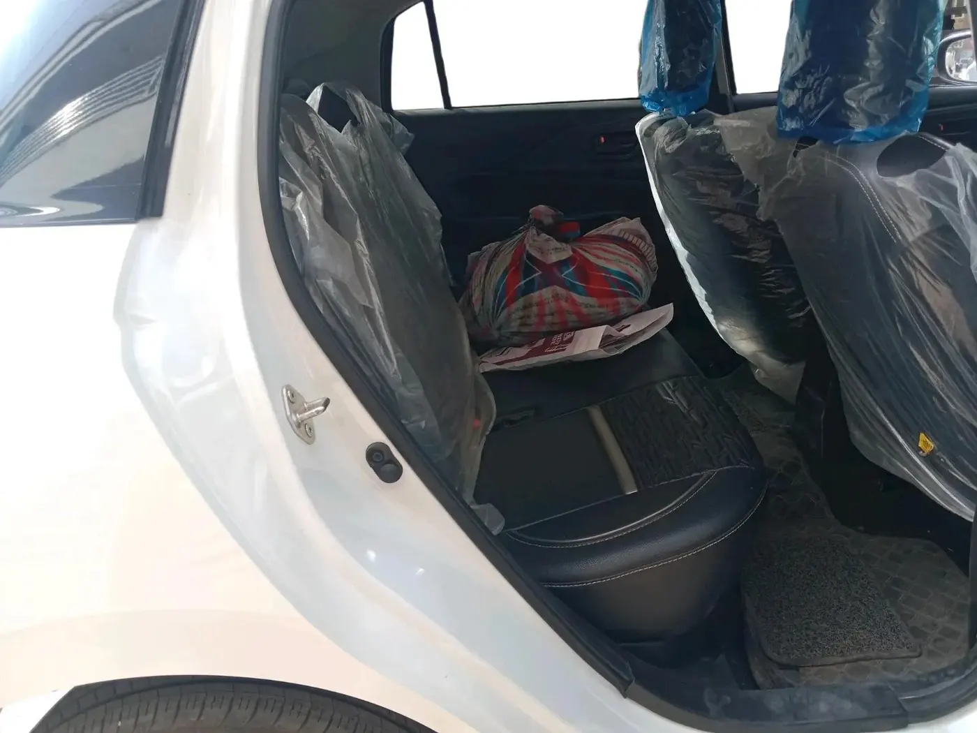 2025 Maruti Swift LXi, Petrol, Manual, 15,345 km, interior