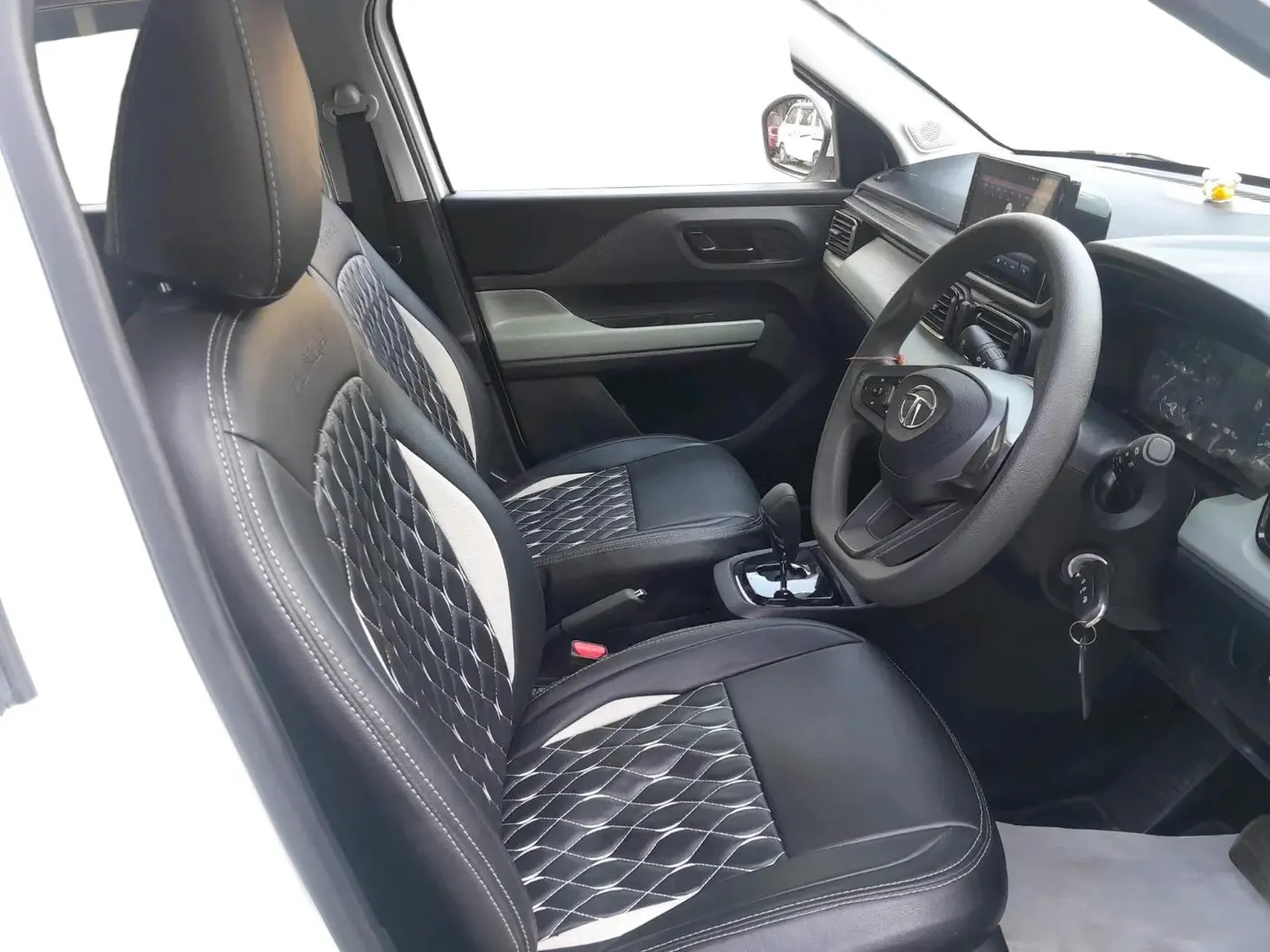 2023 Tata PUNCH ADVENTURE AMT, Petrol, Automatic, 19,819 km, interior