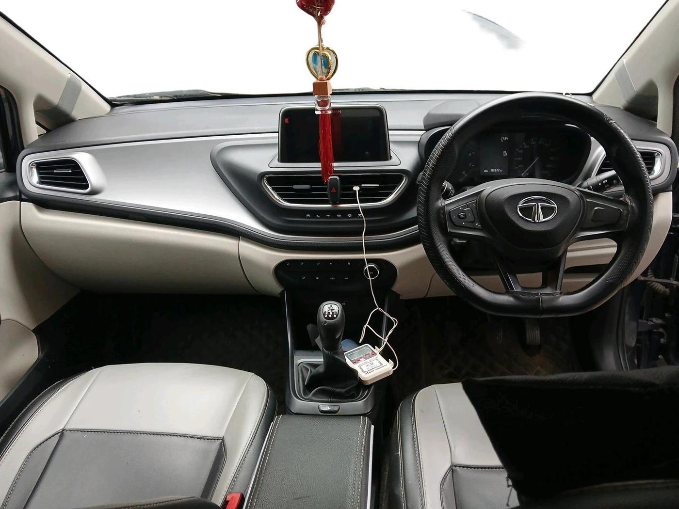 2022 Tata ALTROZ XM PLUS PETROL, Petrol, Manual, 83,522 km, interior
