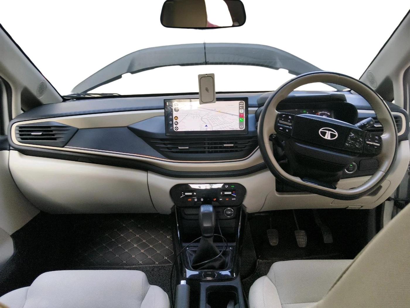 2025 Tata ALTROZ Creative S CNG 5MT, CNG, Manual, 15,829 km, interior