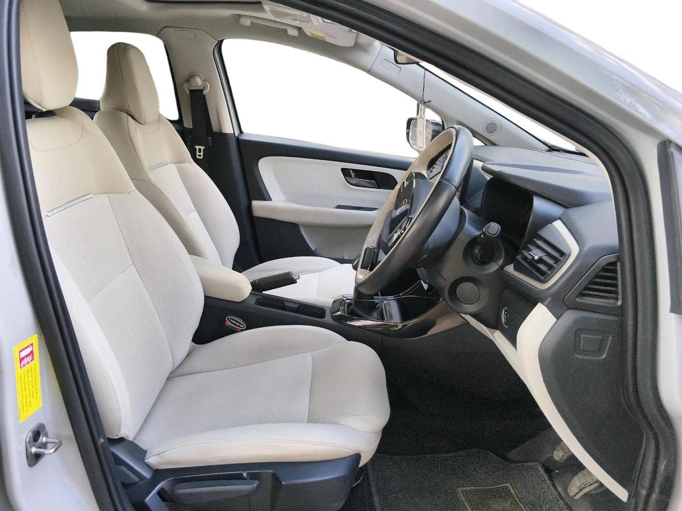2025 Tata ALTROZ Creative S CNG 5MT, CNG, Manual, 15,829 km, interior
