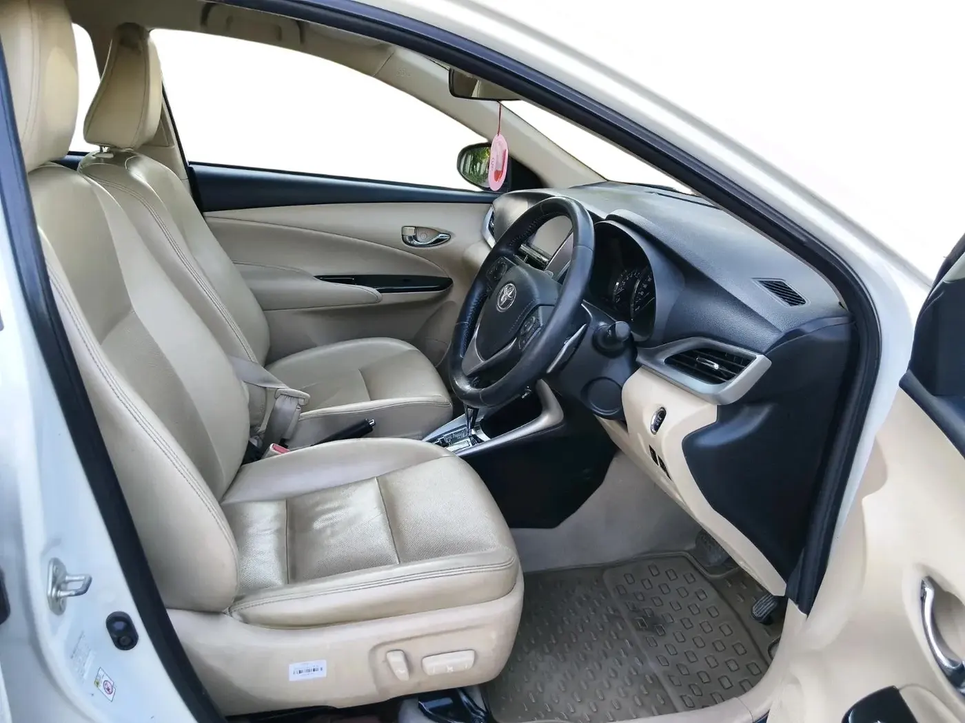 2018 Toyota YARIS VX CVT, Petrol, Automatic, 67,954 km, interior