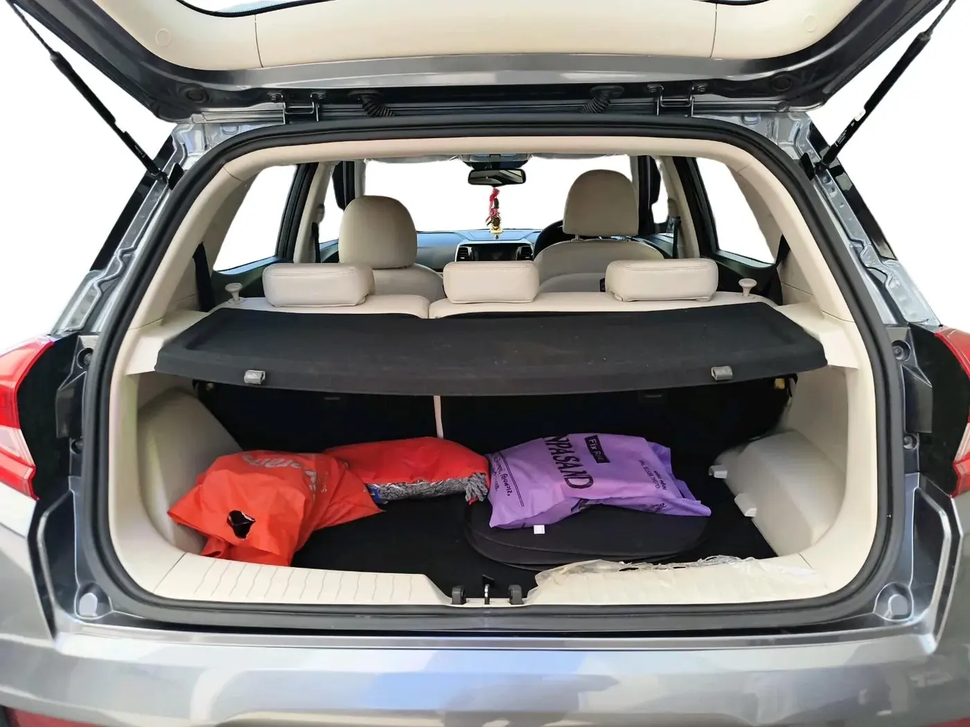 2023 Mahindra XUV300 W8 (O) 1.2 PETROL, Petrol, Manual, 8,128 km, exterior