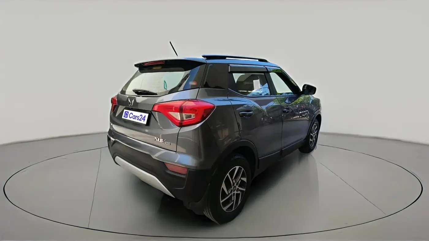 2023 Mahindra XUV300 W8 (O) 1.2 PETROL, Petrol, Manual, 8,128 km, exterior