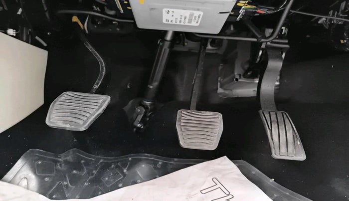 2023 Mahindra XUV300 W8 (O) 1.2 PETROL, Petrol, Manual, 8,128 km, interior