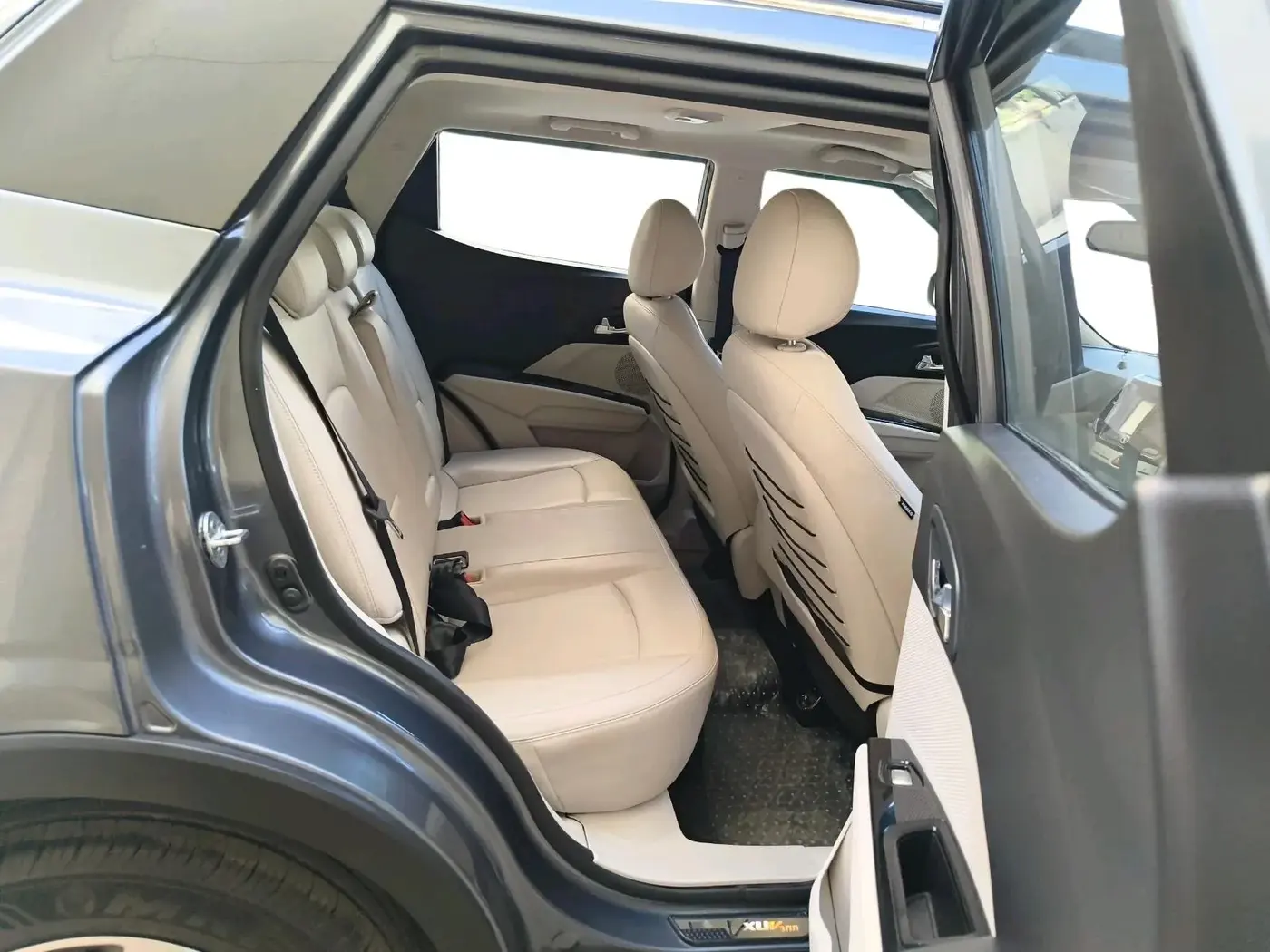 2023 Mahindra XUV300 W8 (O) 1.2 PETROL, Petrol, Manual, 8,128 km, interior