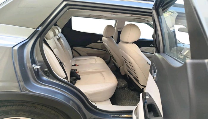 2023 Mahindra XUV300 W8 (O) 1.2 PETROL, Petrol, Manual, 8,128 km, interior