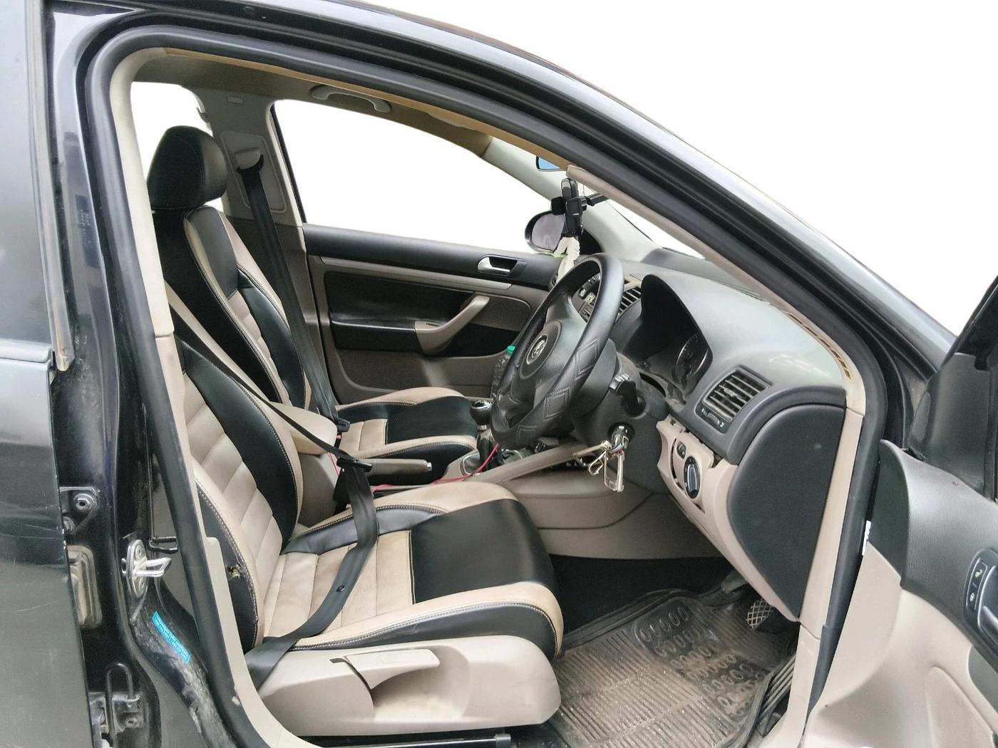 2011 Volkswagen Jetta COMFORTLINE 2.0L TDI, Diesel, Manual, 1,08,991 km, interior