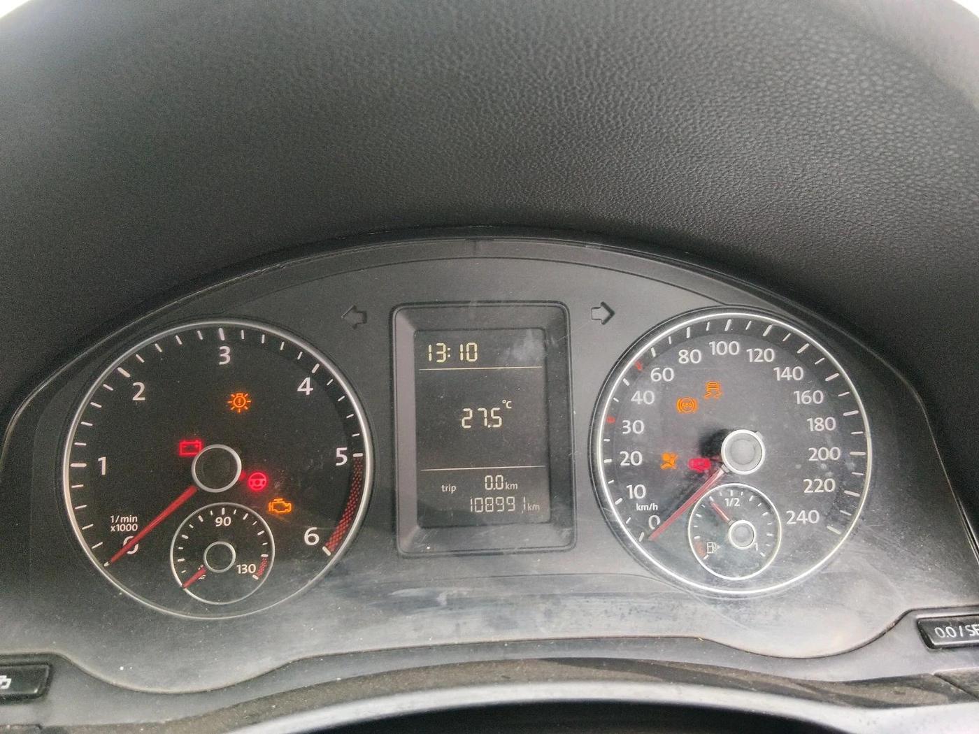 2011 Volkswagen Jetta COMFORTLINE 2.0L TDI, Diesel, Manual, 1,08,991 km, interior