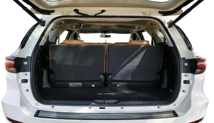 2025 Toyota Fortuner 4X2 AT 2.8 DIESEL, Diesel, Automatic, 14,290 km, exterior