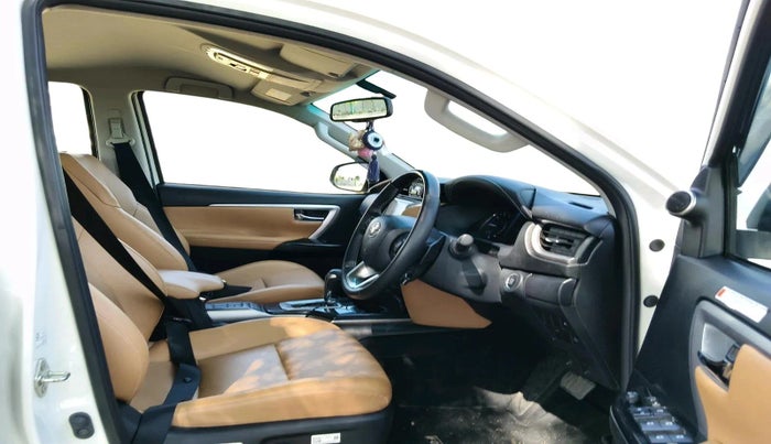 2025 Toyota Fortuner 4X2 AT 2.8 DIESEL, Diesel, Automatic, 14,290 km, interior