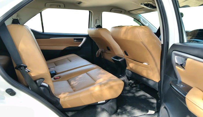 2025 Toyota Fortuner 4X2 AT 2.8 DIESEL, Diesel, Automatic, 14,290 km, interior