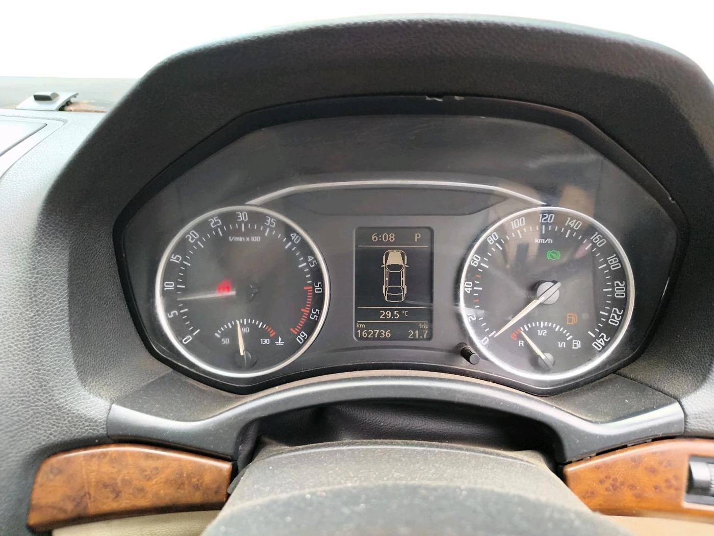 2012 Skoda Laura L&K 2.0 TDI AT, Diesel, Automatic, 1,62,736 km, interior
