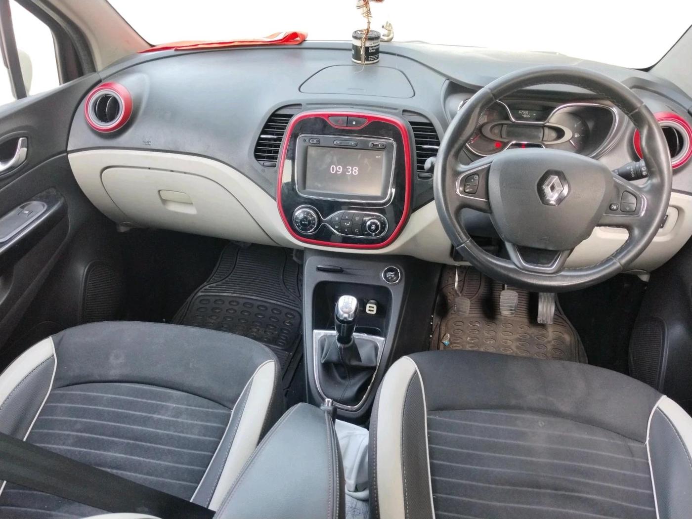 2017 Renault Captur RXT PETROL, CNG, Manual, 62,922 km, interior