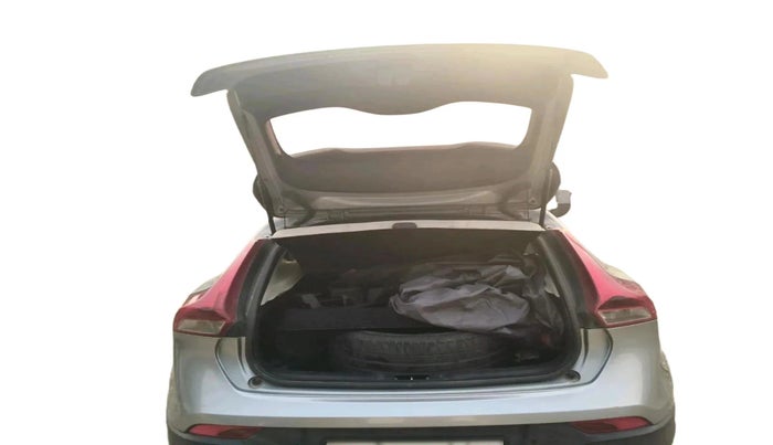 2013 Volvo V40 Cross Country D3, Diesel, Automatic, 9,10,500 km, exterior