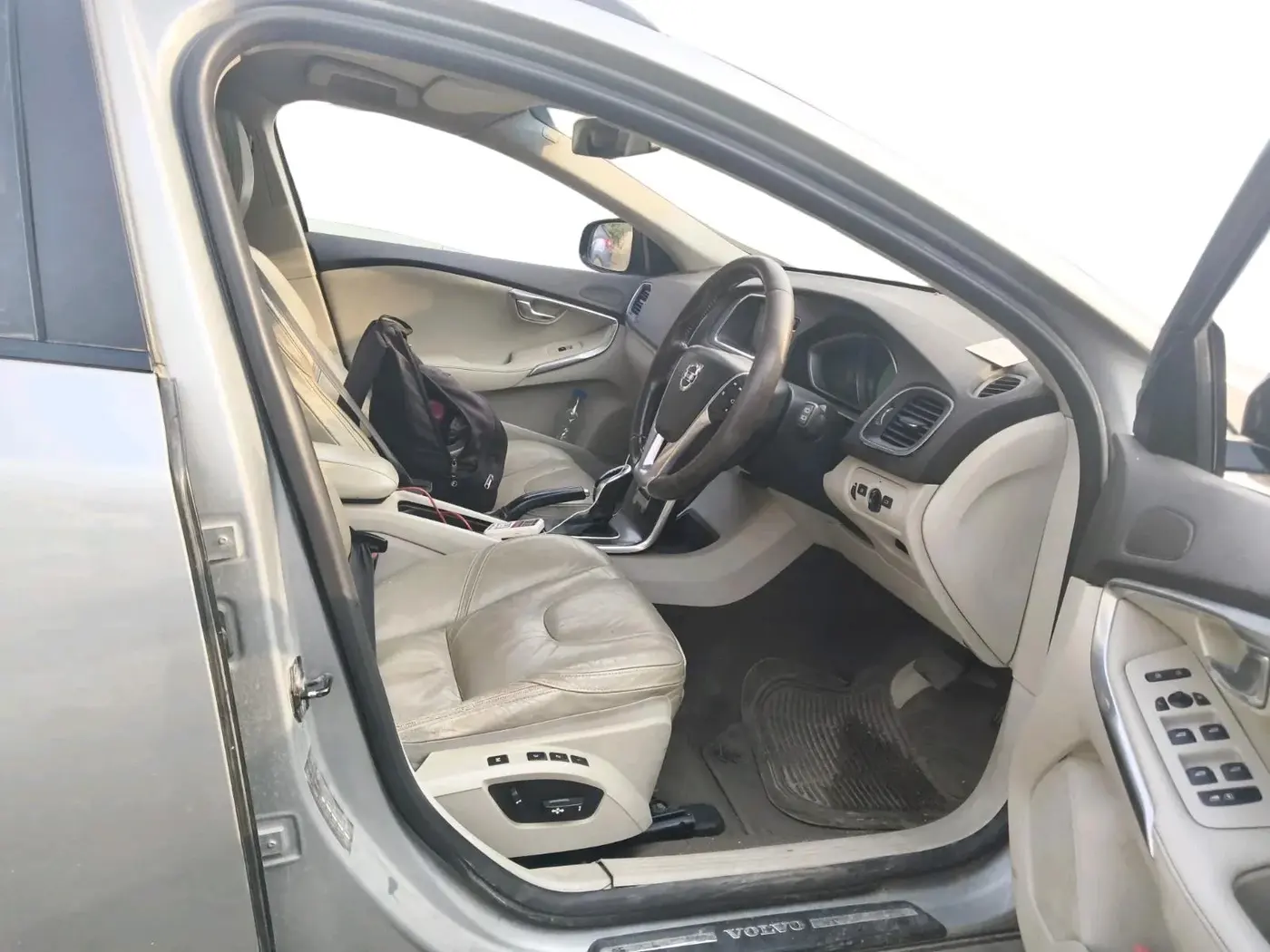 2013 Volvo V40 Cross Country D3, Diesel, Automatic, 9,10,500 km, interior