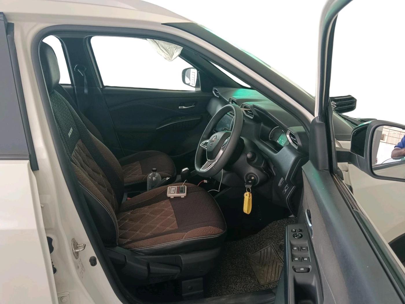 2024 Nissan MAGNITE Acenta B4D 1.0 Petrol AMT, Petrol, Automatic, 20,311 km, interior