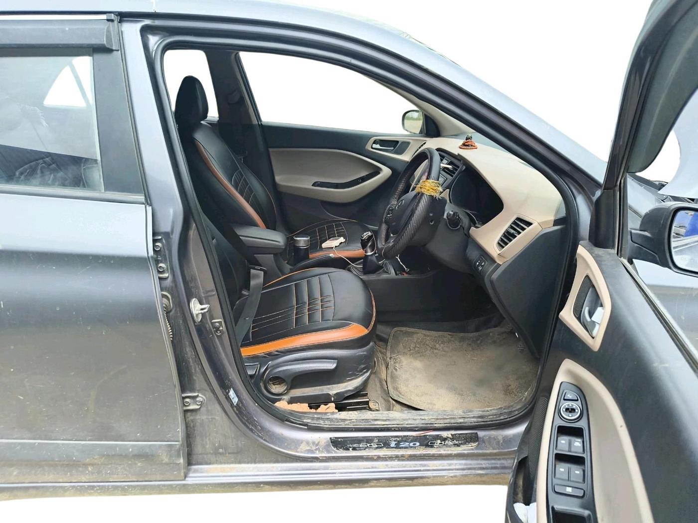 2017 Hyundai Elite i20 ASTA 1.4 CRDI (O), Diesel, Manual, 1,00,532 km, interior