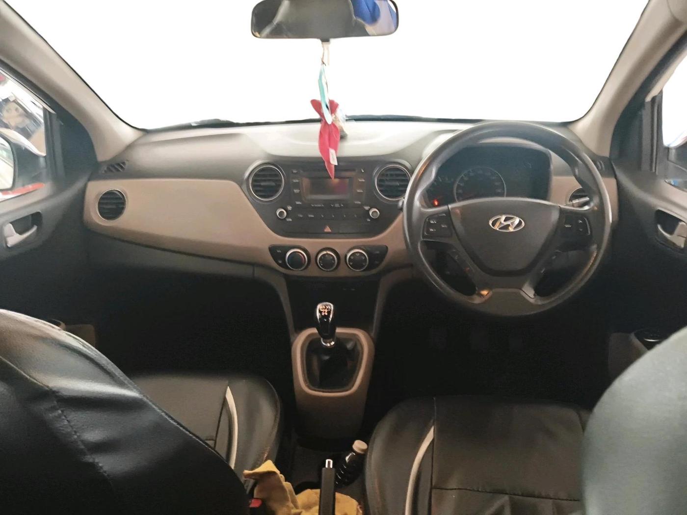 2015 Hyundai Grand i10 SPORTZ 1.1 CRDI, Diesel, Manual, 98,300 km, interior
