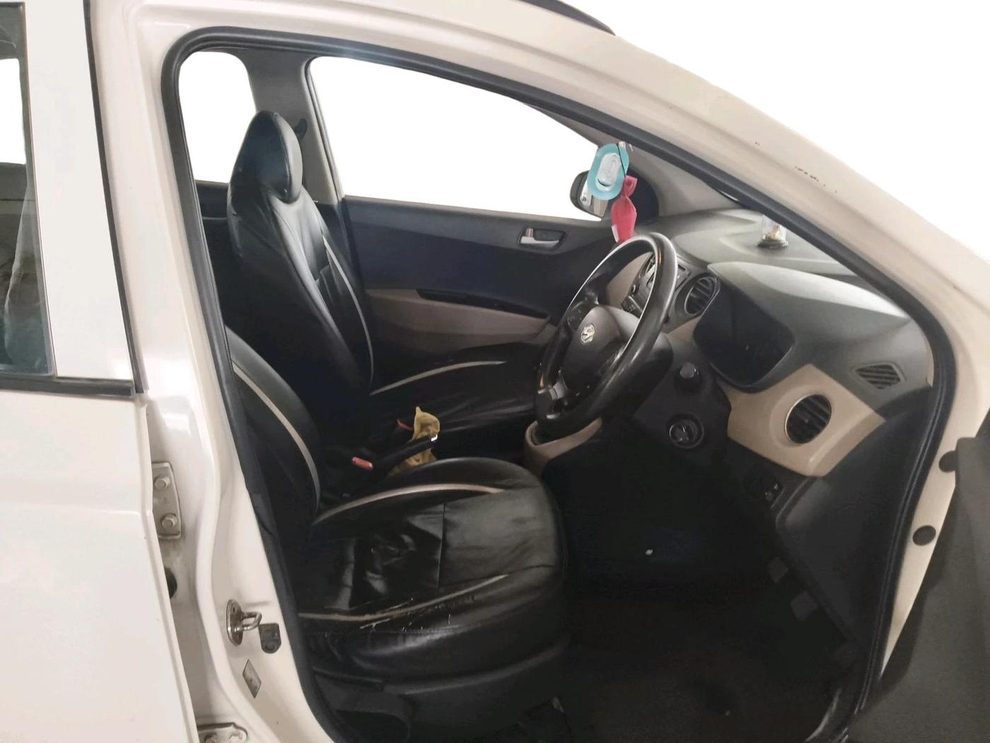 2015 Hyundai Grand i10 SPORTZ 1.1 CRDI, Diesel, Manual, 98,300 km, interior