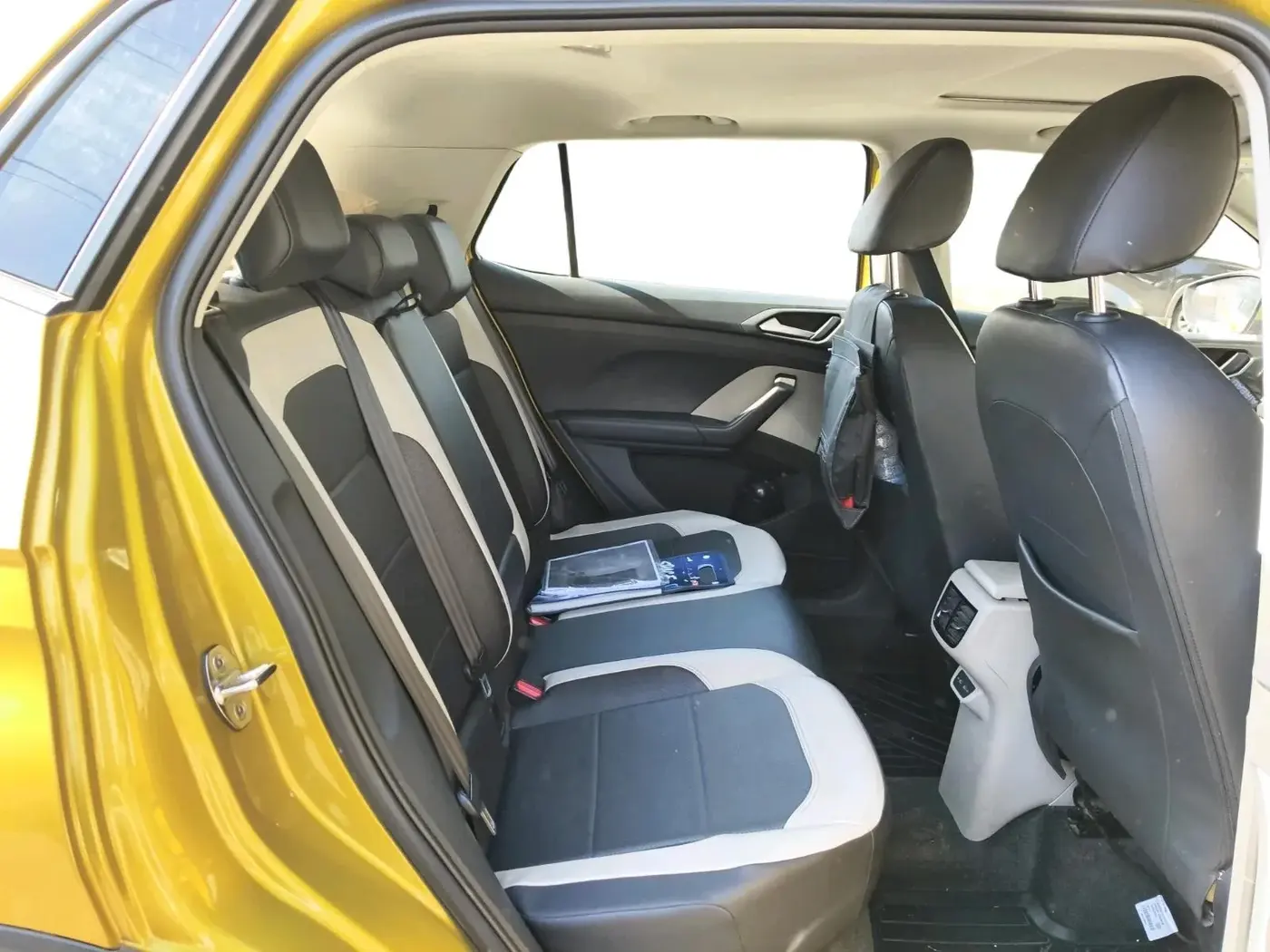 2021 Volkswagen TAIGUN TOPLINE 1.0 TSI AT, Petrol, Automatic, 75,000 km, interior