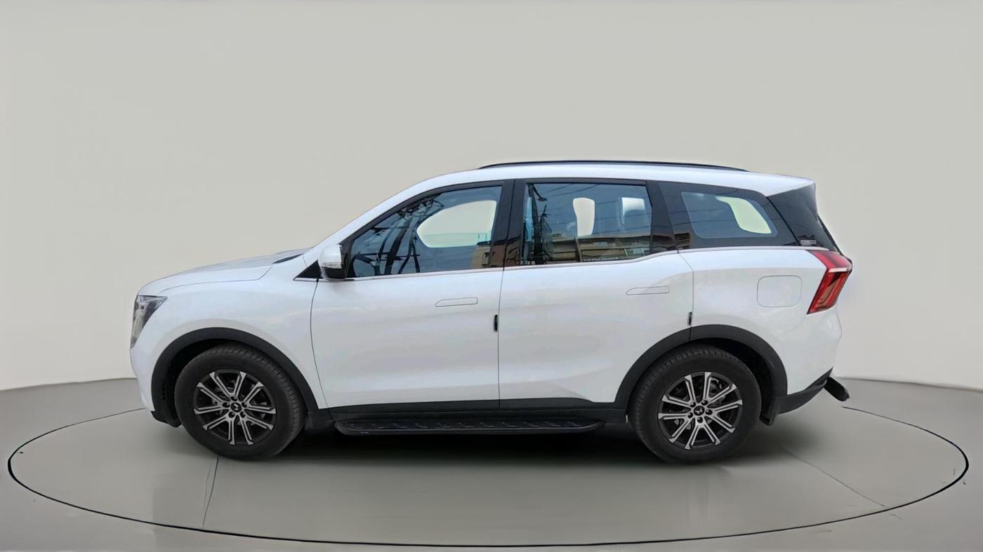 2025 Mahindra XUV700 AX 7 D AT 7 STR, Diesel, Automatic, 6,585 km, exterior