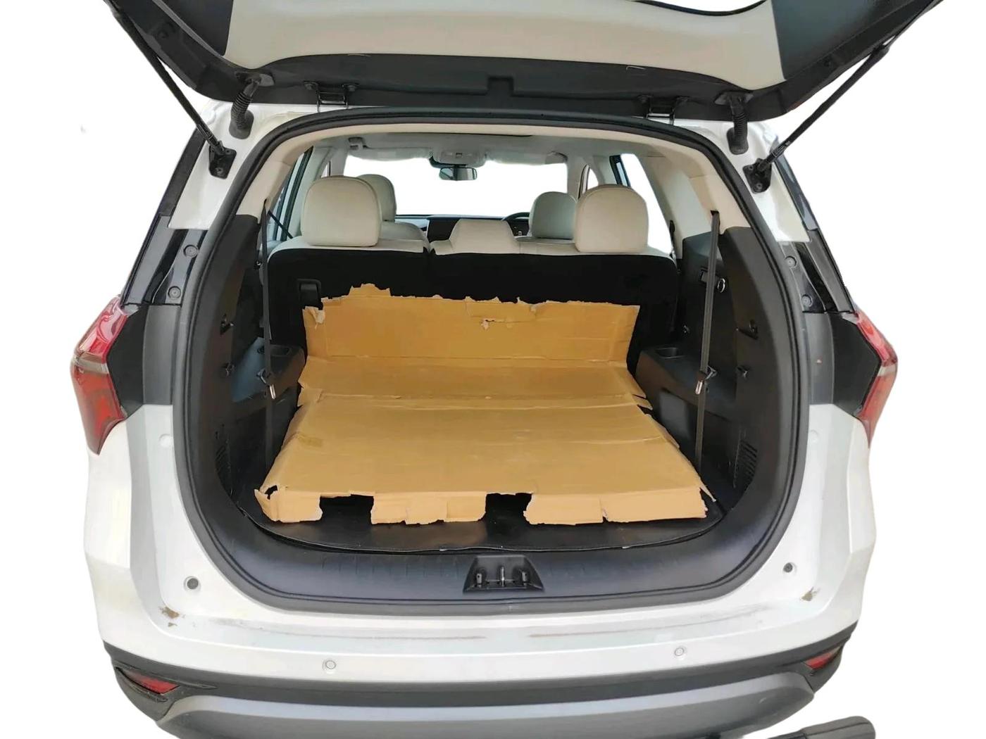 2025 Mahindra XUV700 AX 7 D AT 7 STR, Diesel, Automatic, 6,585 km, exterior