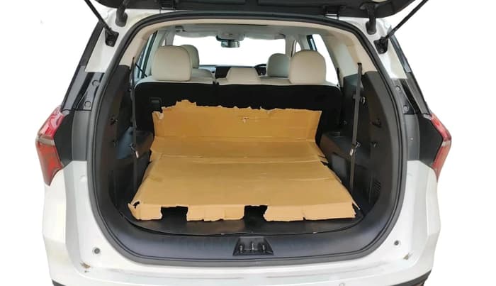 2025 Mahindra XUV700 AX 7 D AT 7 STR, Diesel, Automatic, 6,585 km, exterior
