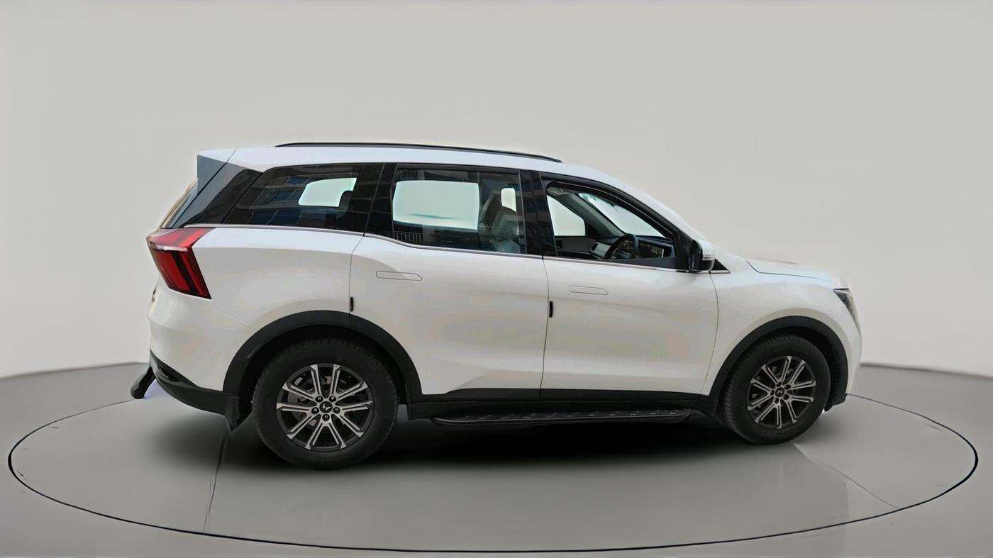 2025 Mahindra XUV700 AX 7 D AT 7 STR, Diesel, Automatic, 6,585 km, exterior