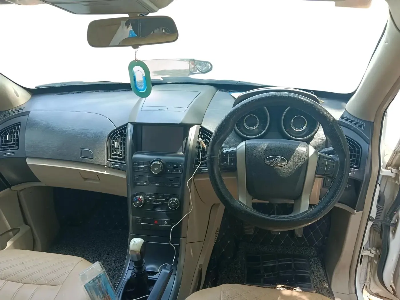 2017 Mahindra XUV500 W6, Diesel, Manual, 1,35,173 km, interior