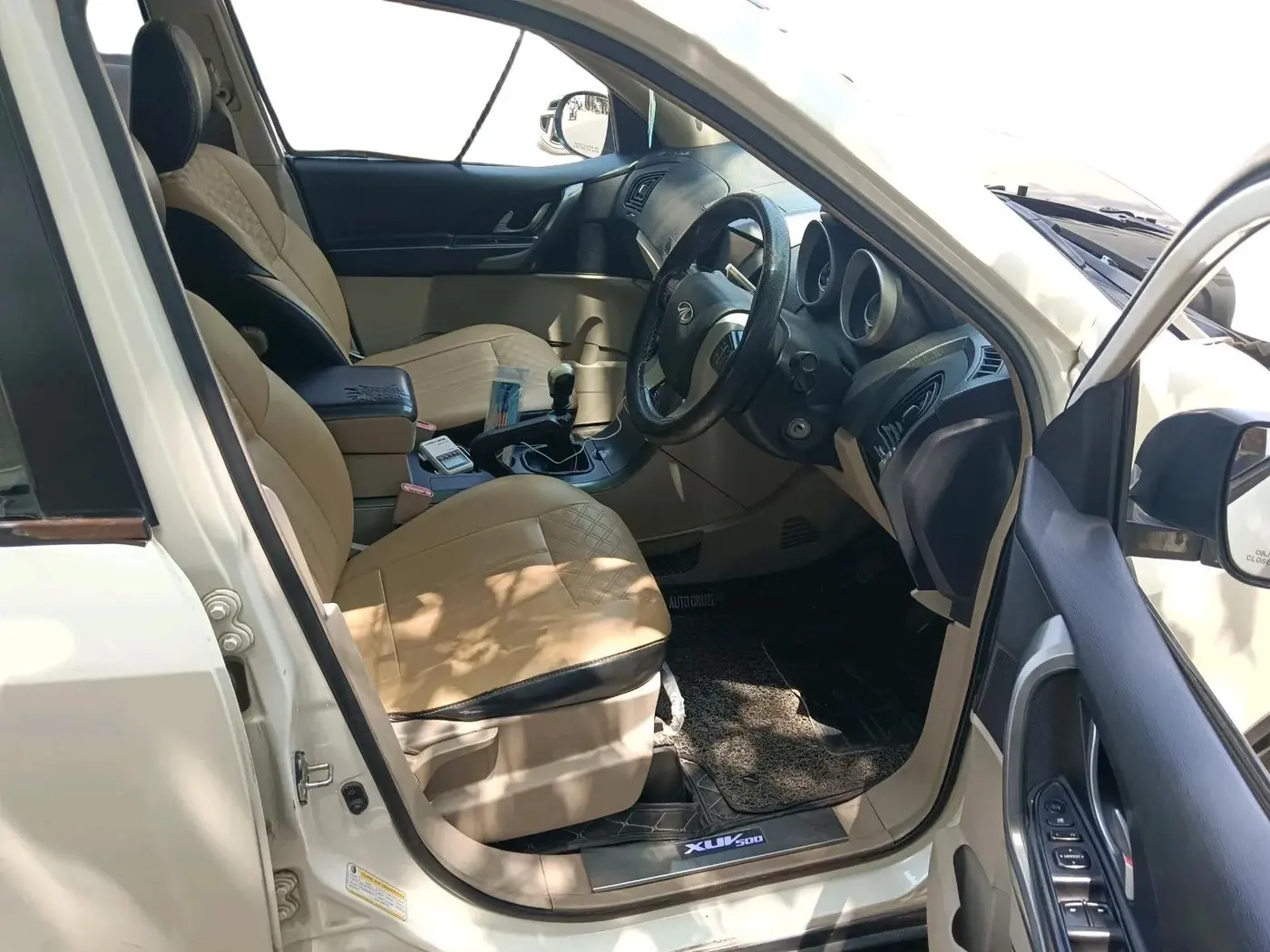 2017 Mahindra XUV500 W6, Diesel, Manual, 1,35,173 km, interior