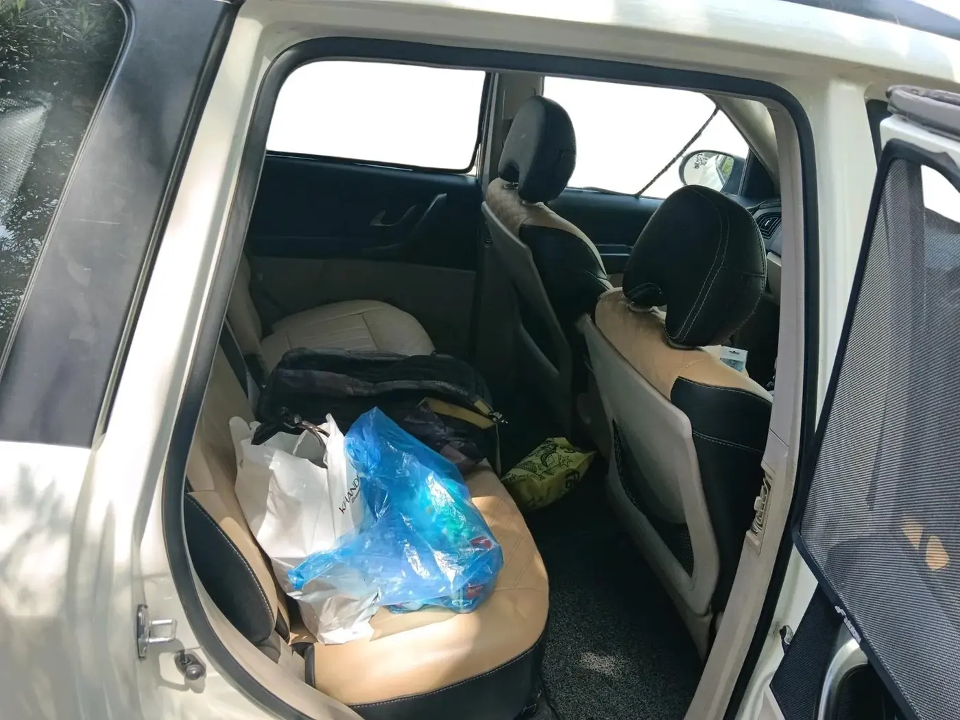 2017 Mahindra XUV500 W6, Diesel, Manual, 1,35,173 km, interior