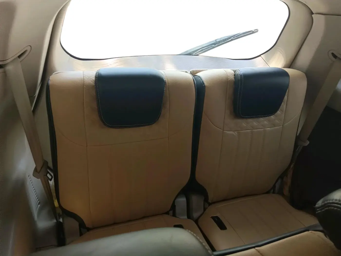 2017 Mahindra XUV500 W6, Diesel, Manual, 1,35,173 km, interior