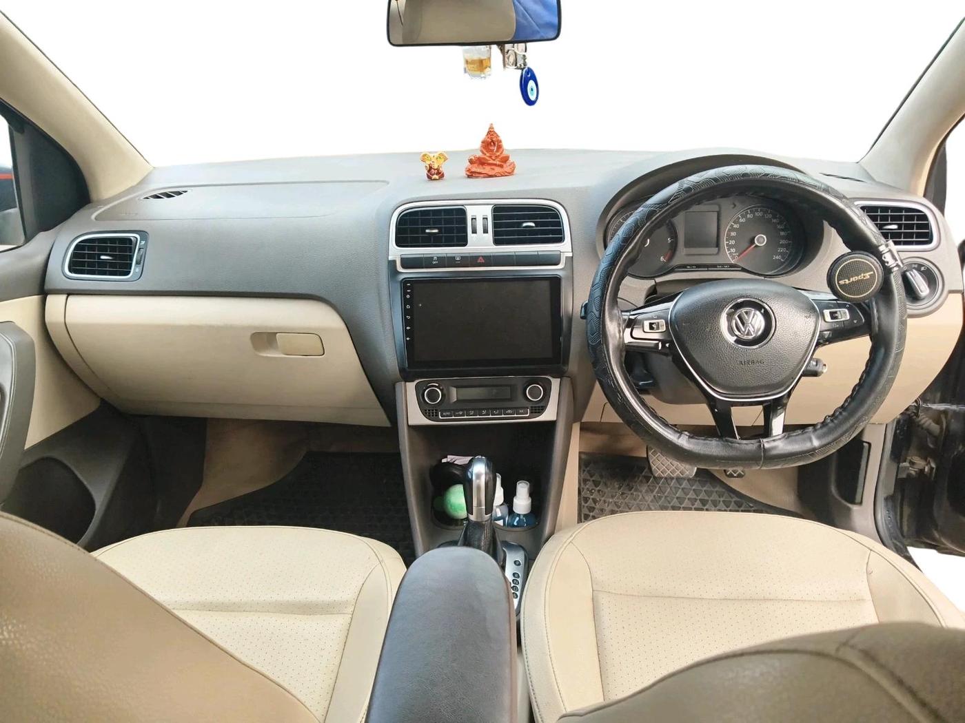 2015 Volkswagen Vento HIGHLINE 1.5 AT, Diesel, Automatic, 1,37,435 km, interior