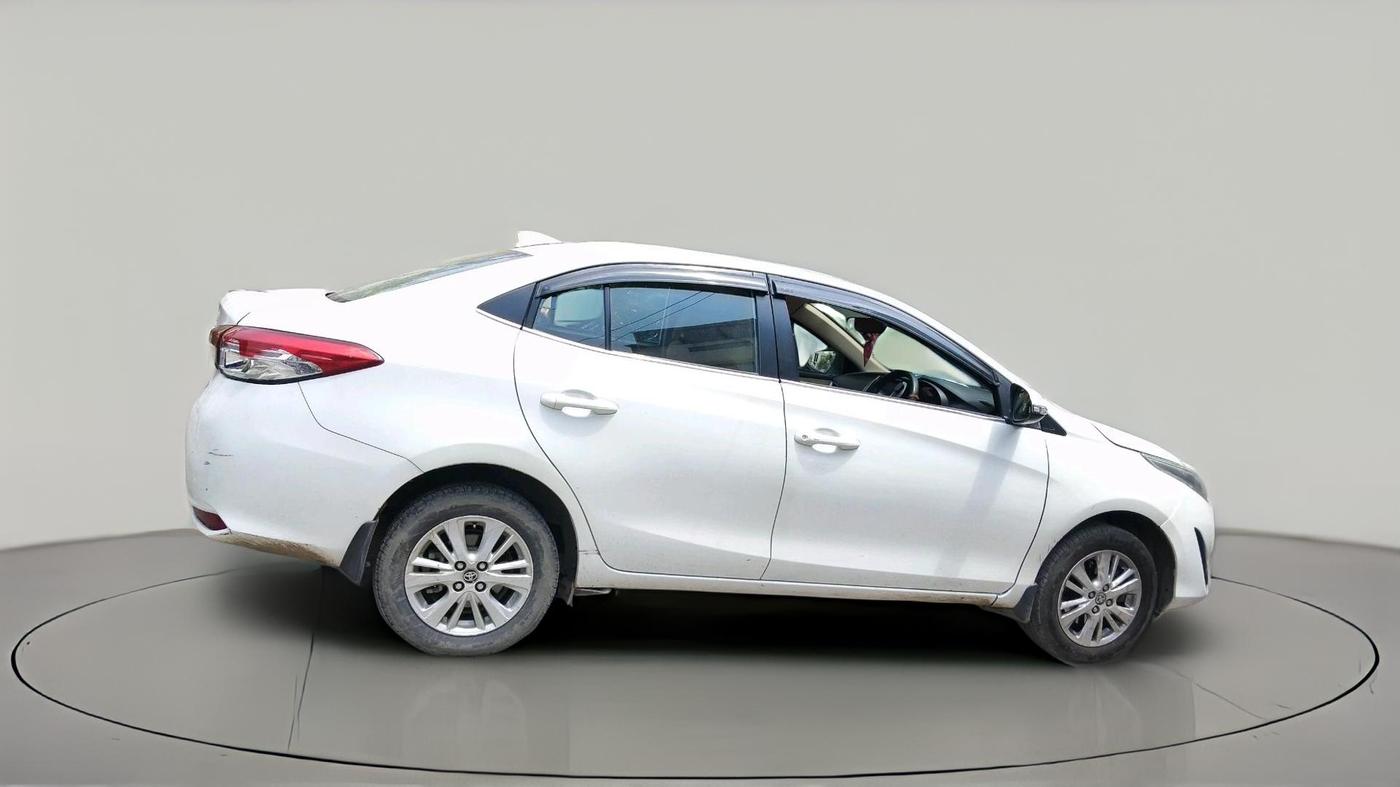 2018 Toyota YARIS V CVT, CNG, Automatic, 1,12,914 km, exterior