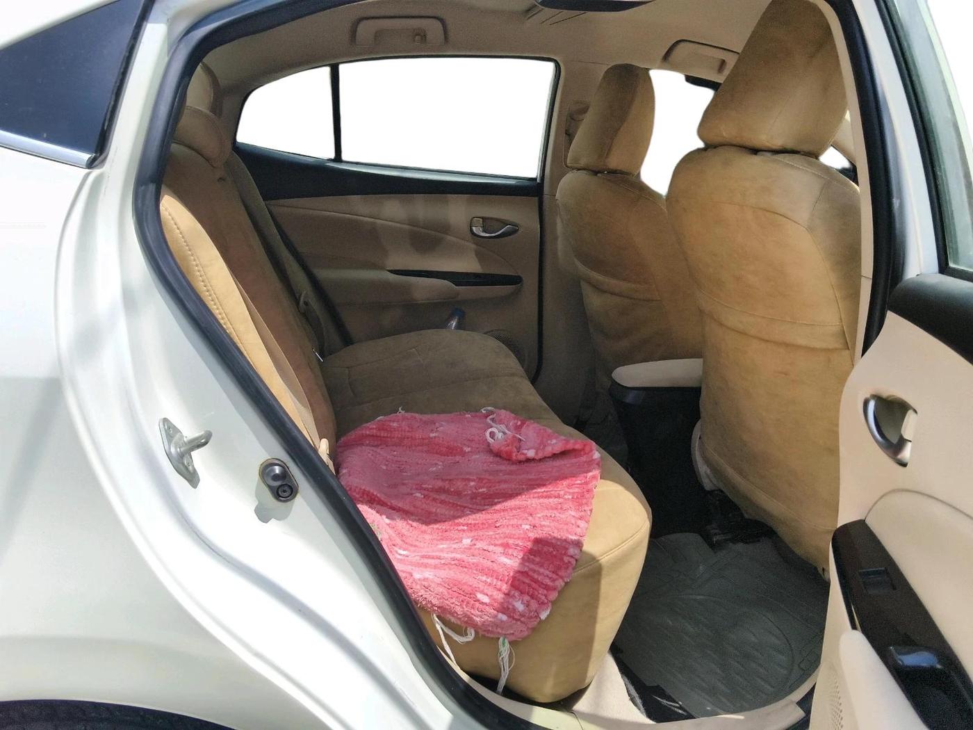 2018 Toyota YARIS V CVT, CNG, Automatic, 1,12,914 km, interior