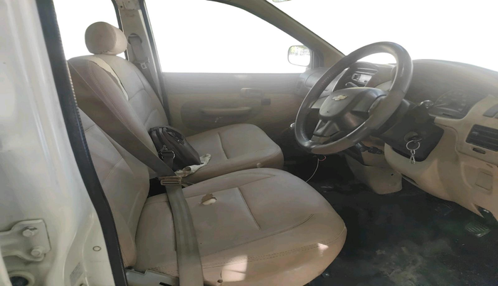 2010 Chevrolet Tavera NEO LT L 10 STR BS III, Diesel, Manual, 1 km, interior
