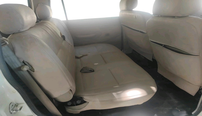 2010 Chevrolet Tavera NEO LT L 10 STR BS III, Diesel, Manual, 1 km, interior