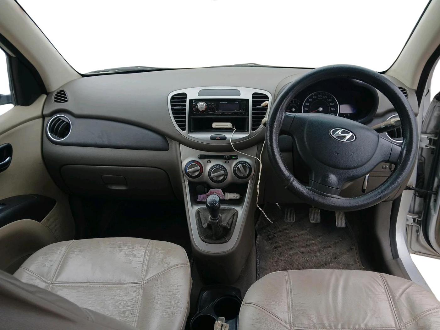 2011 Hyundai i10 MAGNA 1.2, Petrol, Manual, 63,526 km, interior