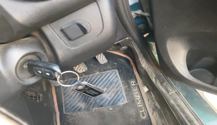 2019 Renault Kwid CLIMBER 1.0 (O), Petrol, Manual, 1,18,728 km, interior