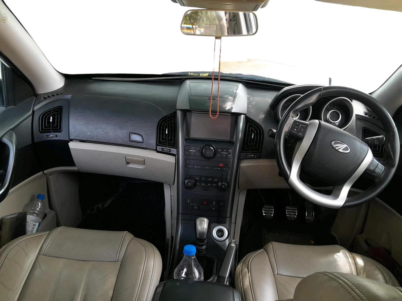 2018 Mahindra XUV500 W10, Diesel, Manual, 1,13,074 km, interior