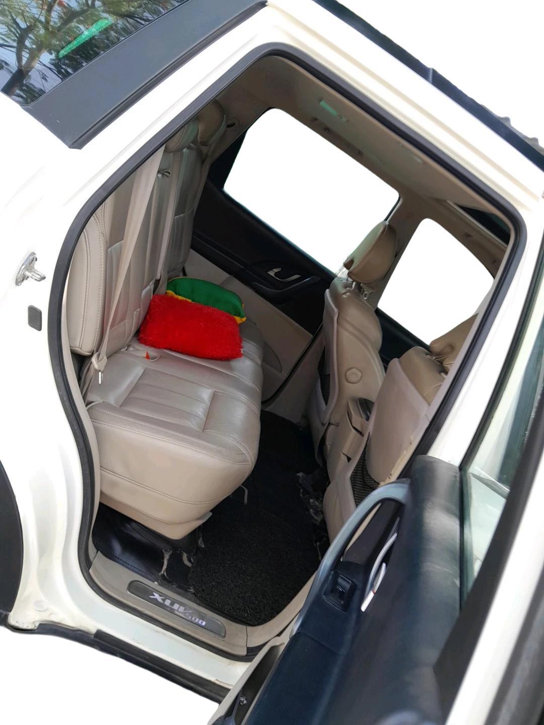 2018 Mahindra XUV500 W10, Diesel, Manual, 1,13,074 km, interior