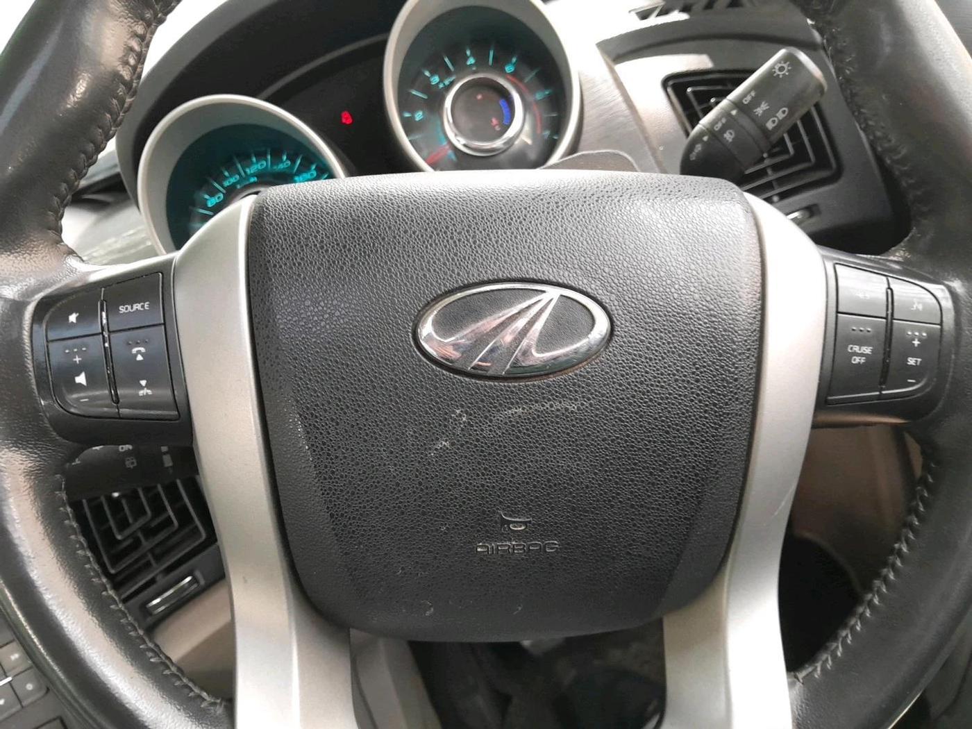 2018 Mahindra XUV500 W10, Diesel, Manual, 1,13,074 km, interior